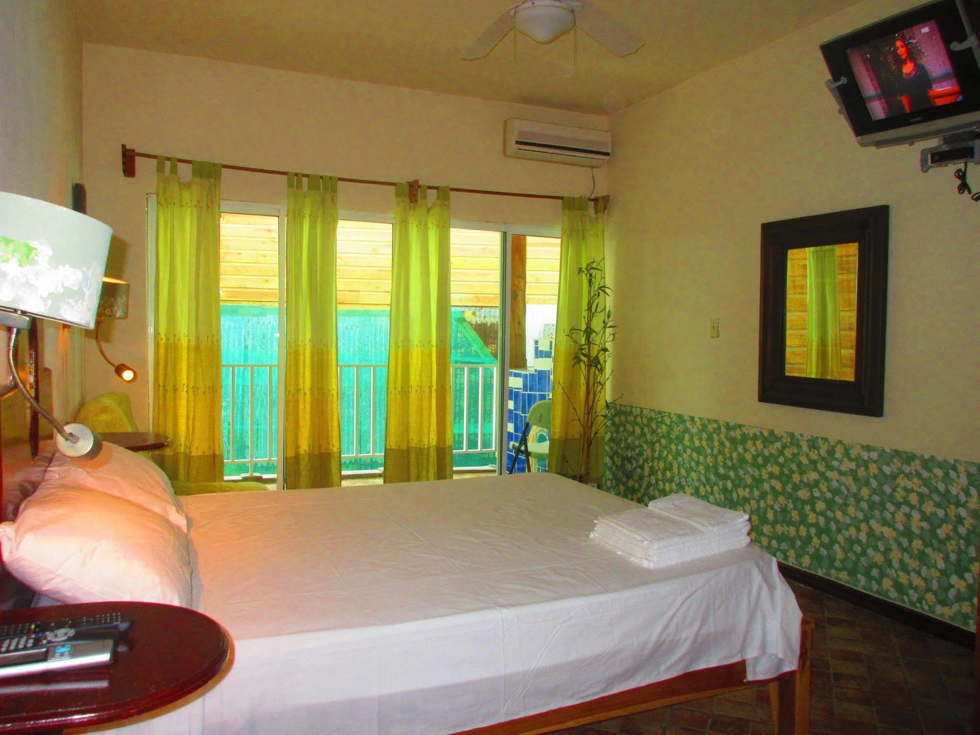 Los Balcones Over The Sea Hotel Bocas del Toro 外观 照片