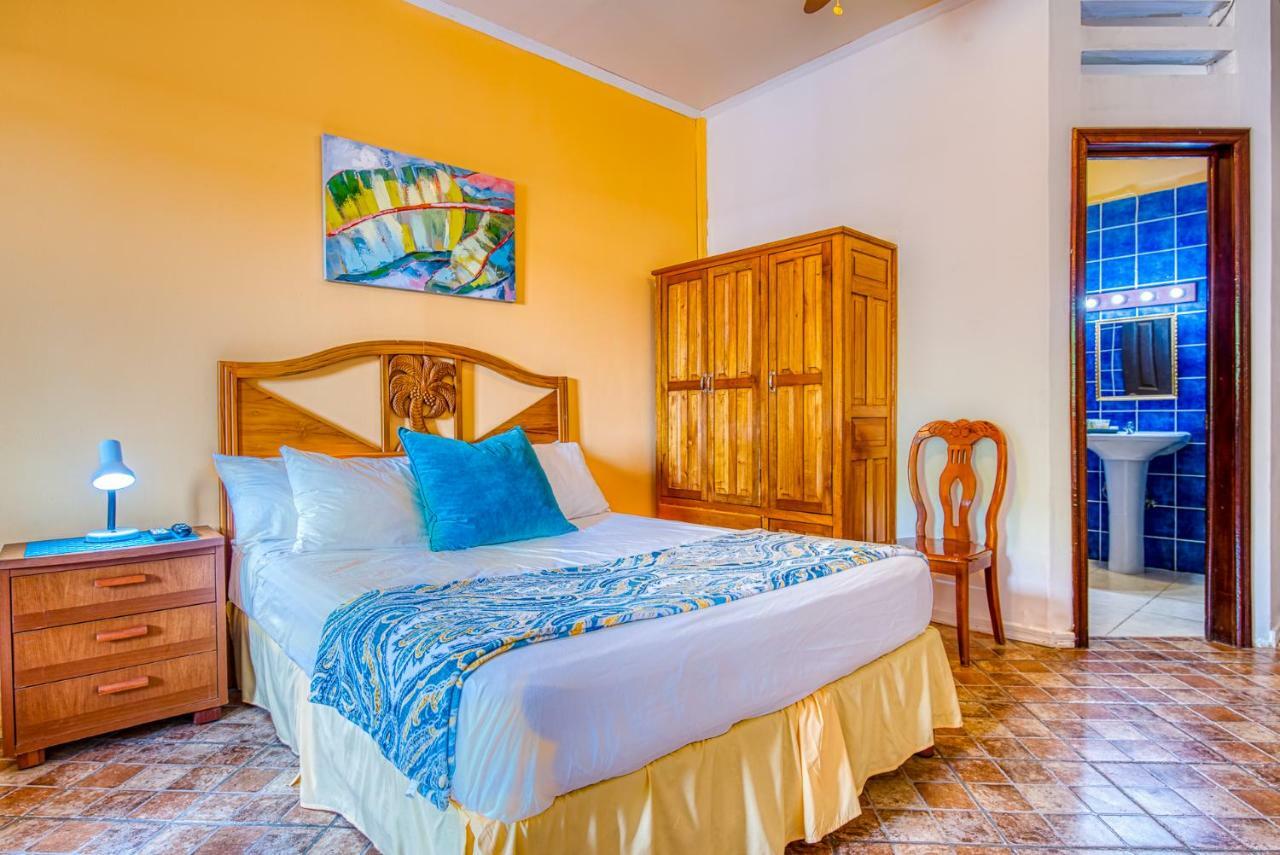 Los Balcones Over The Sea Hotel Bocas del Toro 外观 照片