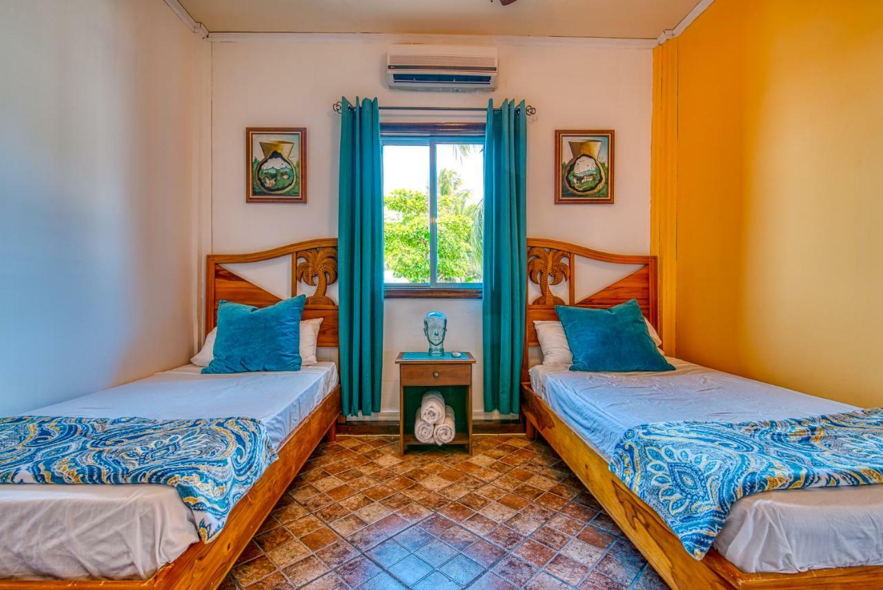 Los Balcones Over The Sea Hotel Bocas del Toro 外观 照片